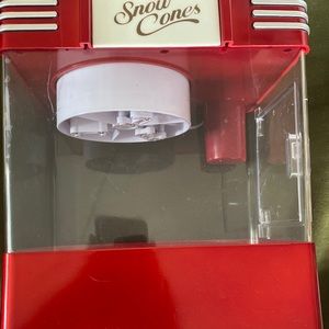 I am selling a snow cone machine!🍧
